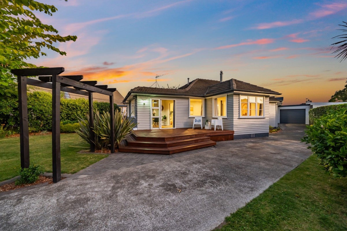 61 Thackeray Street, Trentham, Upper Hutt - Carousel 1
