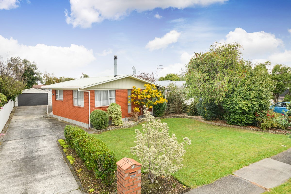 1 Essex Place, Milson, Palmerston North - Carousel 1