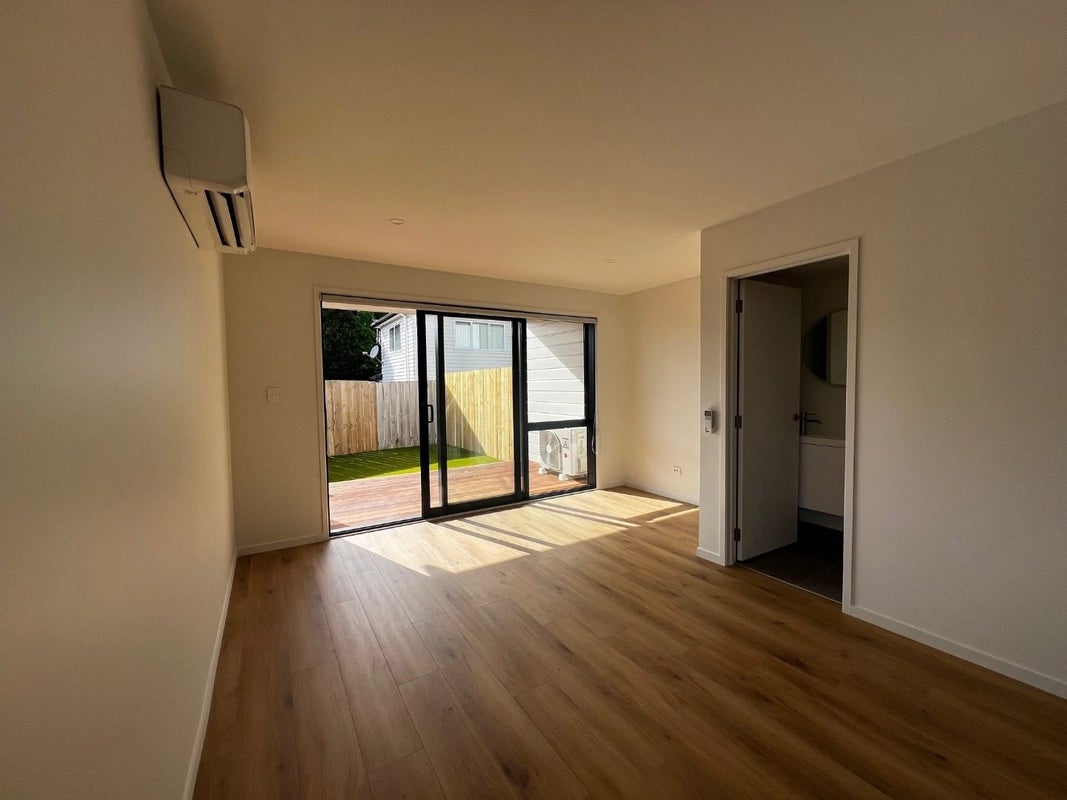 3/21 Divich Avenue, Te Atatu South, Auckland - Carousel 1