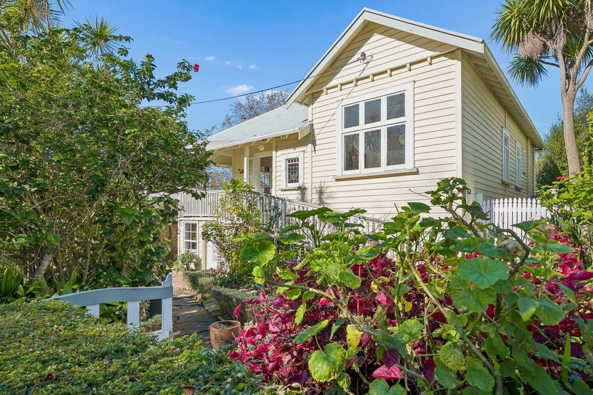 5 Allenby Avenue, Devonport, Auckland - Carousel 1