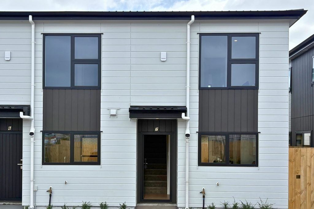 10/32 Tapuwae Way, Mangere Bridge, Auckland - Carousel 1