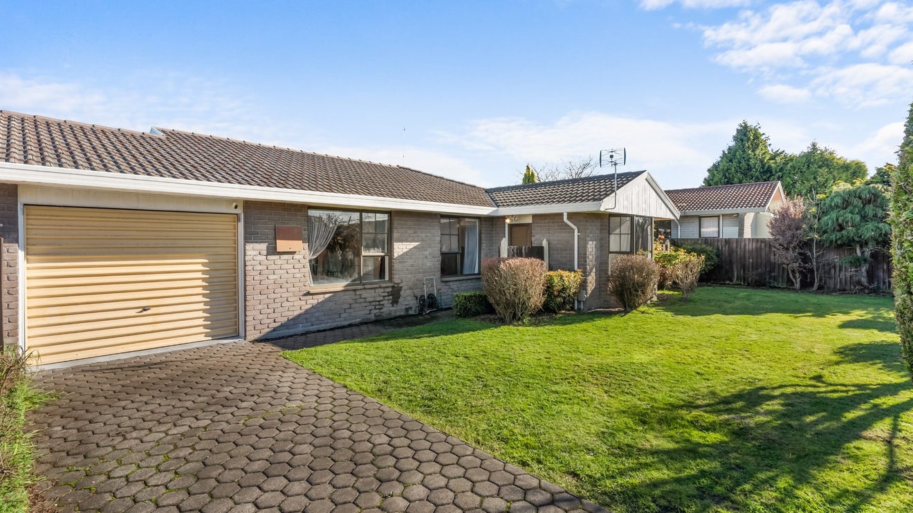 2/136 Middlepark Road, Sockburn, Christchurch - Carousel 1