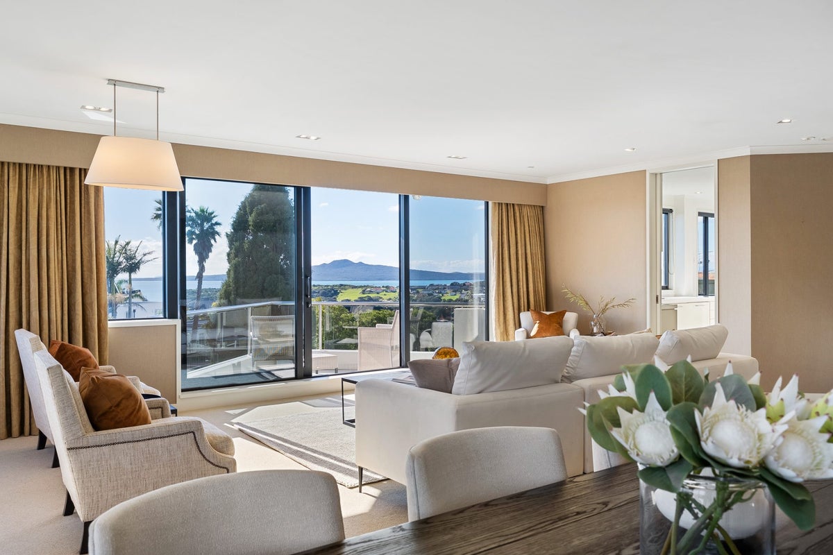3/10 Sudeley Street, Orakei, Auckland - Carousel 1