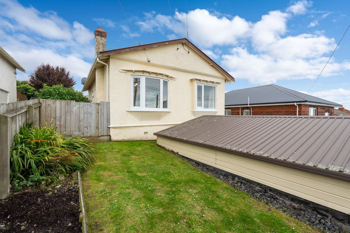 9 Wills Street, Balaclava, Dunedin - Carousel 1