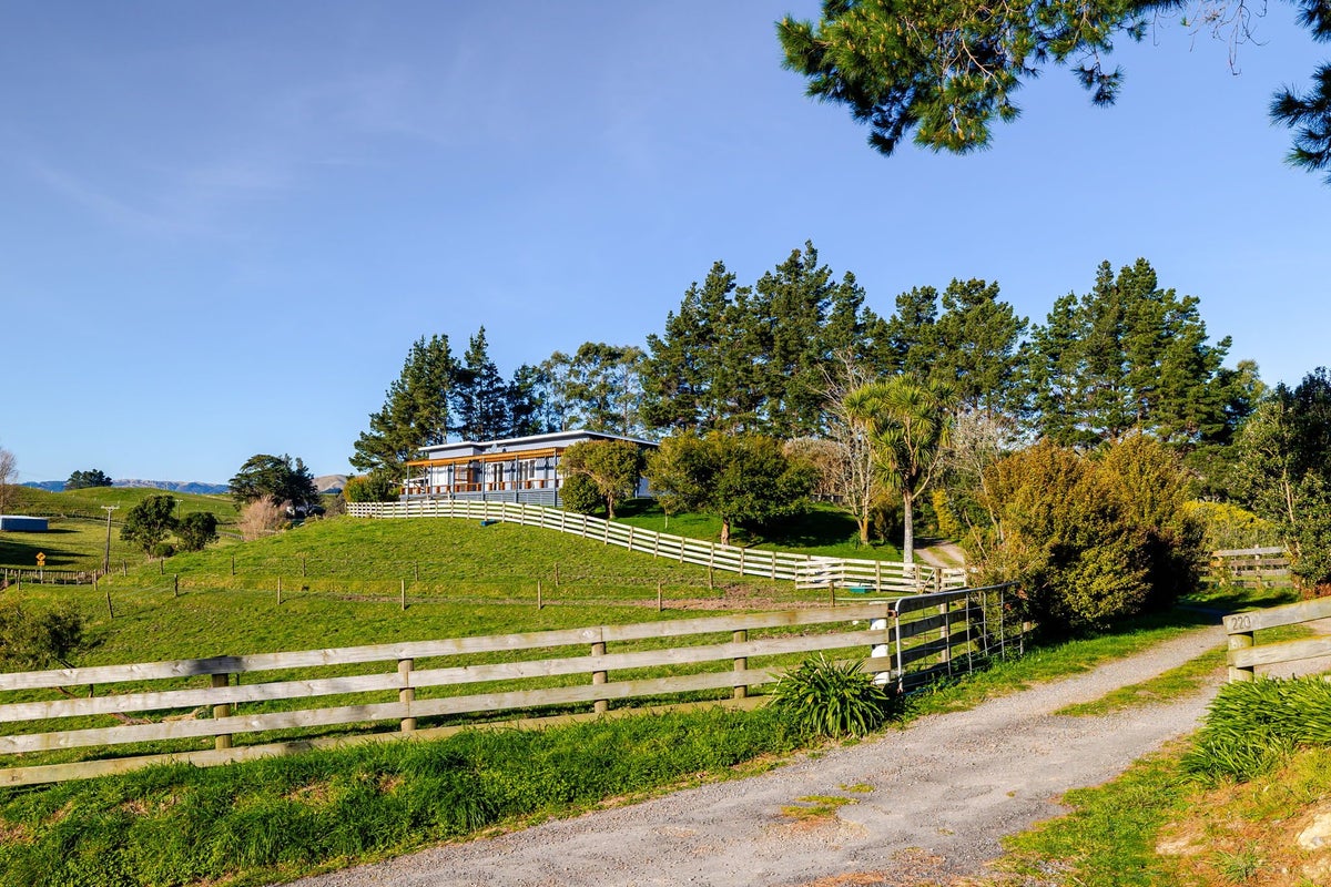 220 Kahuterawa Road, Linton, Palmerston North - Carousel 2
