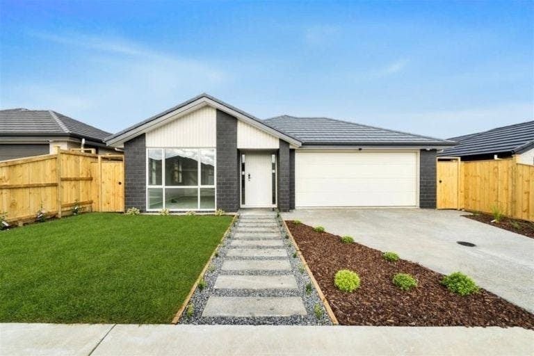 17 Lusitano Drive, Hingaia, Auckland - Carousel 1