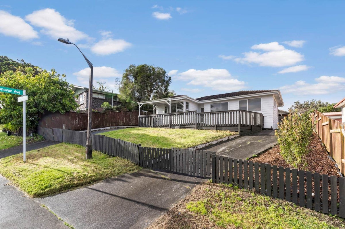 22 Zita Maria Drive, Massey, Auckland - Carousel 2