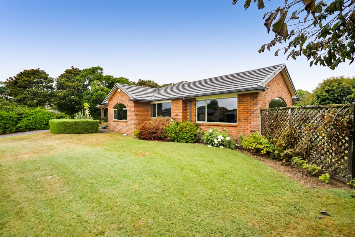 9 Adam Lile Drive, Highlands Park, New Plymouth - Carousel 2