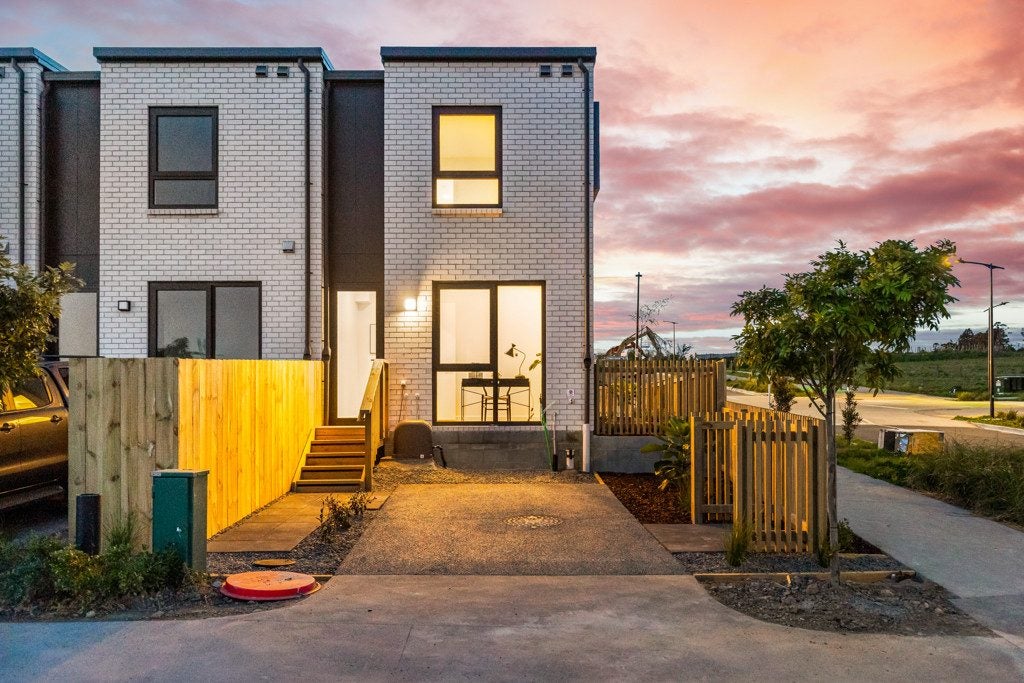 216 Henwood Road, Westgate, Auckland - Carousel 18