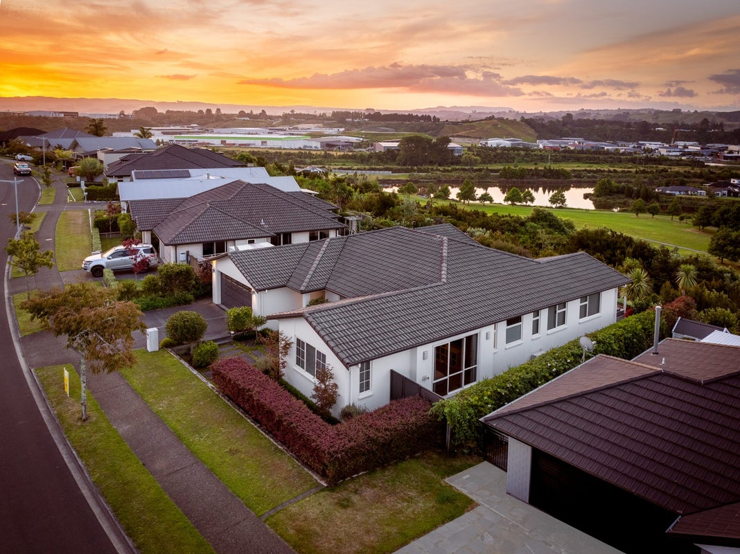 87 Mortlake Heights, Pyes Pa, Tauranga - Carousel 1