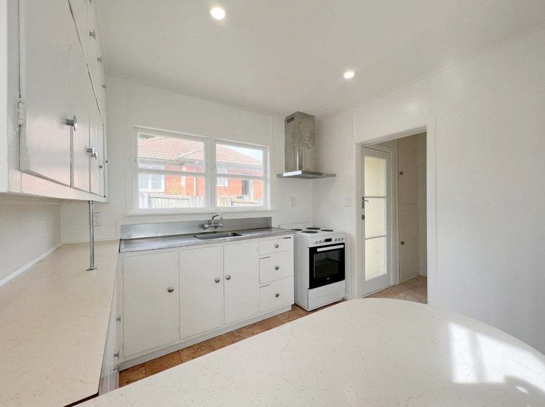 96A Forest Lake Road, Forest Lake, Hamilton - Carousel 1