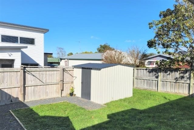 31 Collins Road, Melville, Hamilton - Carousel 16