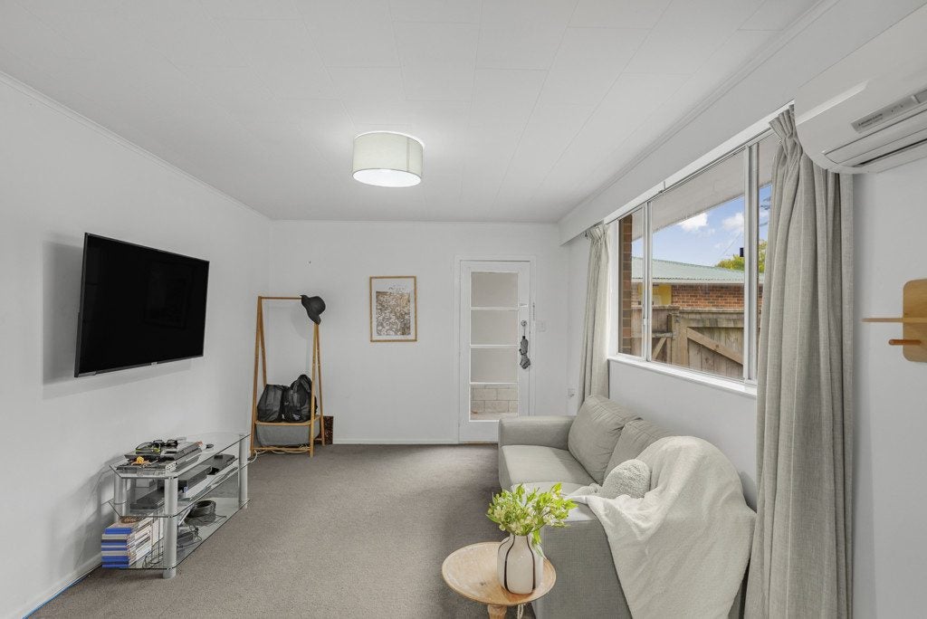 1/30 Dunns Street, Silverstream, Upper Hutt - Carousel 1