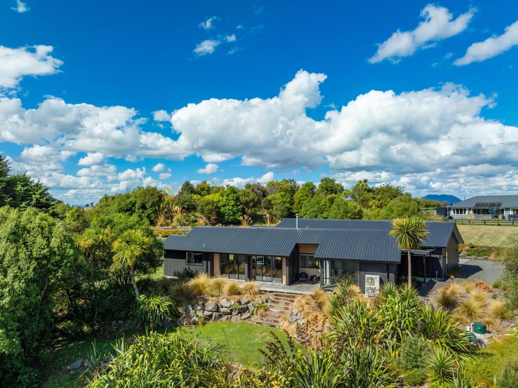 124 Highland Drive, Acacia Bay, Taupo - Carousel 1