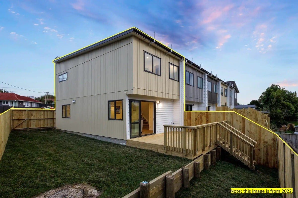 14/25 Vodanovich Road, Te Atatu South, Auckland - Carousel 1