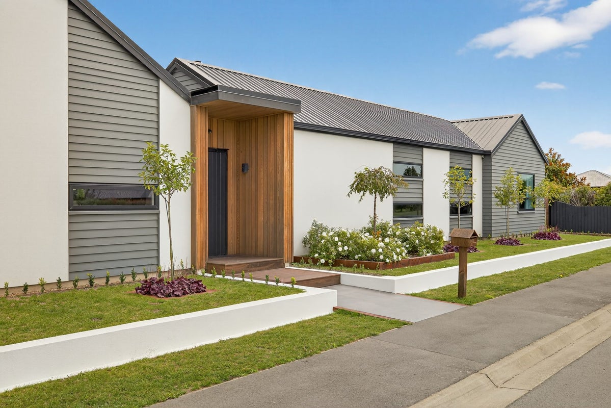 1 Vahsel Bay, WIGRAM, CHRISTCHURCH - Carousel 1