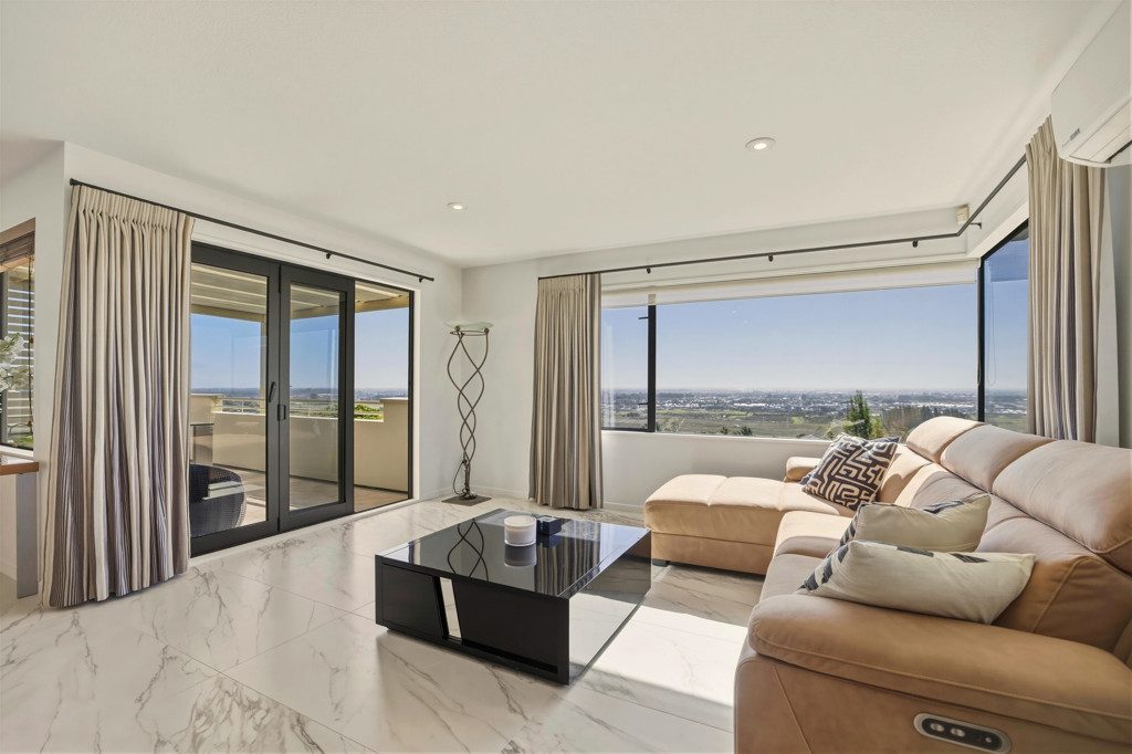 31 Highcrest Heights, Westmorland, Christchurch - Carousel 1