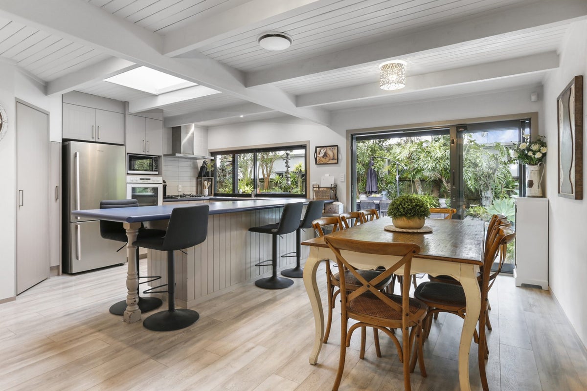 12 Broman Place, Half Moon Bay, Auckland - Carousel 2
