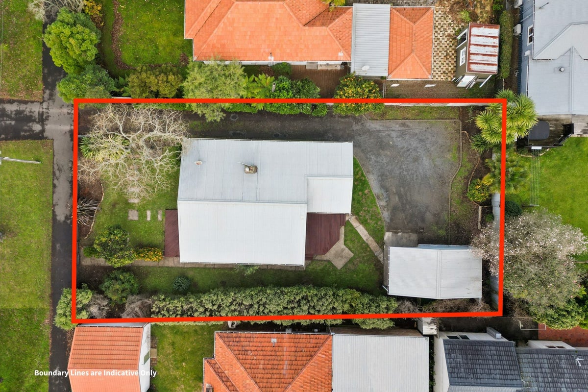 119 Galloway Street, Hamilton East, Hamilton - Carousel 24