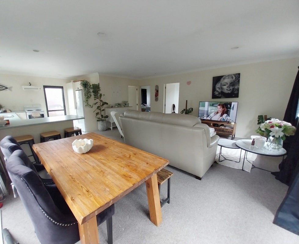 39 Shelly Bay Road, Beachlands, Auckland - Carousel 1