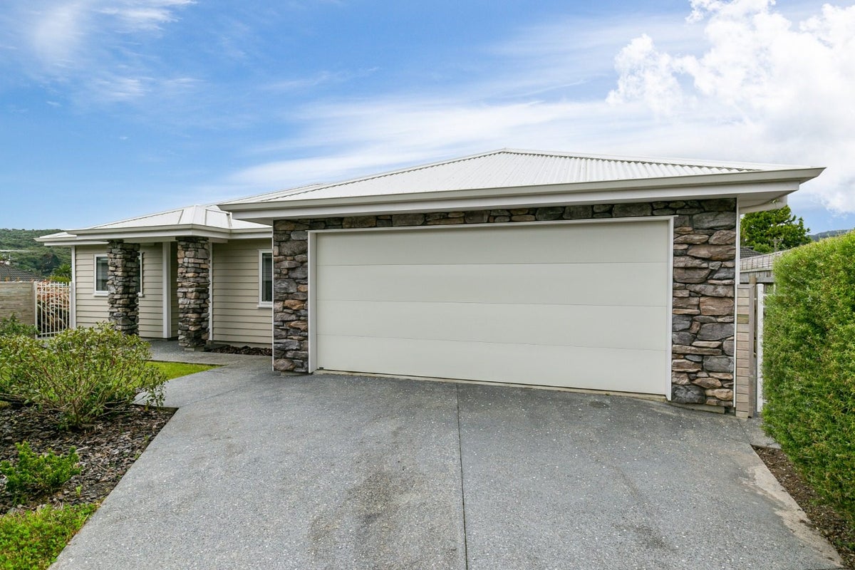 15 Henrietta Maxwell Grove, Wainuiomata, Lower Hutt - Carousel 13