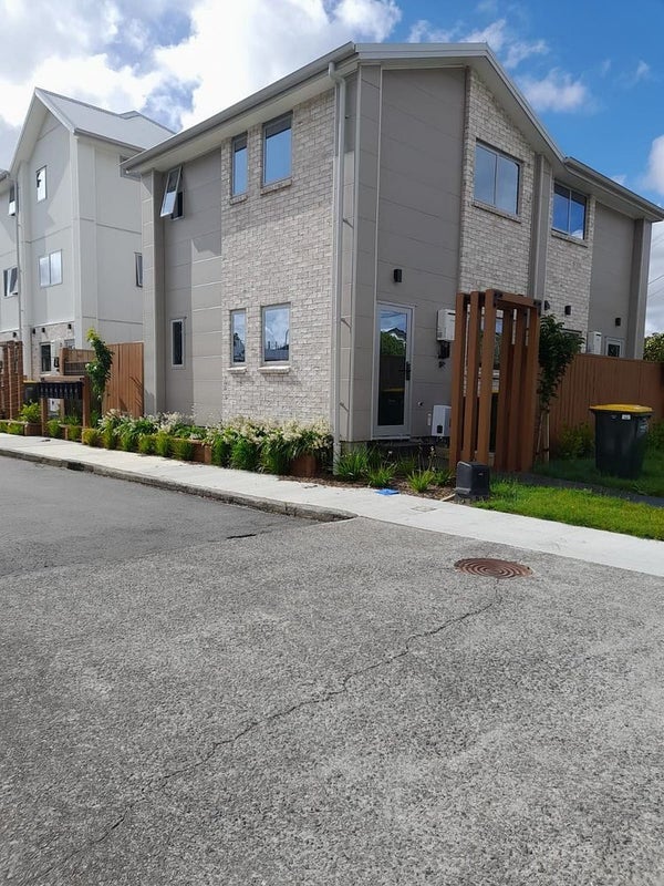 2/11 Cressy Street, Waterloo, Lower Hutt - Carousel 2