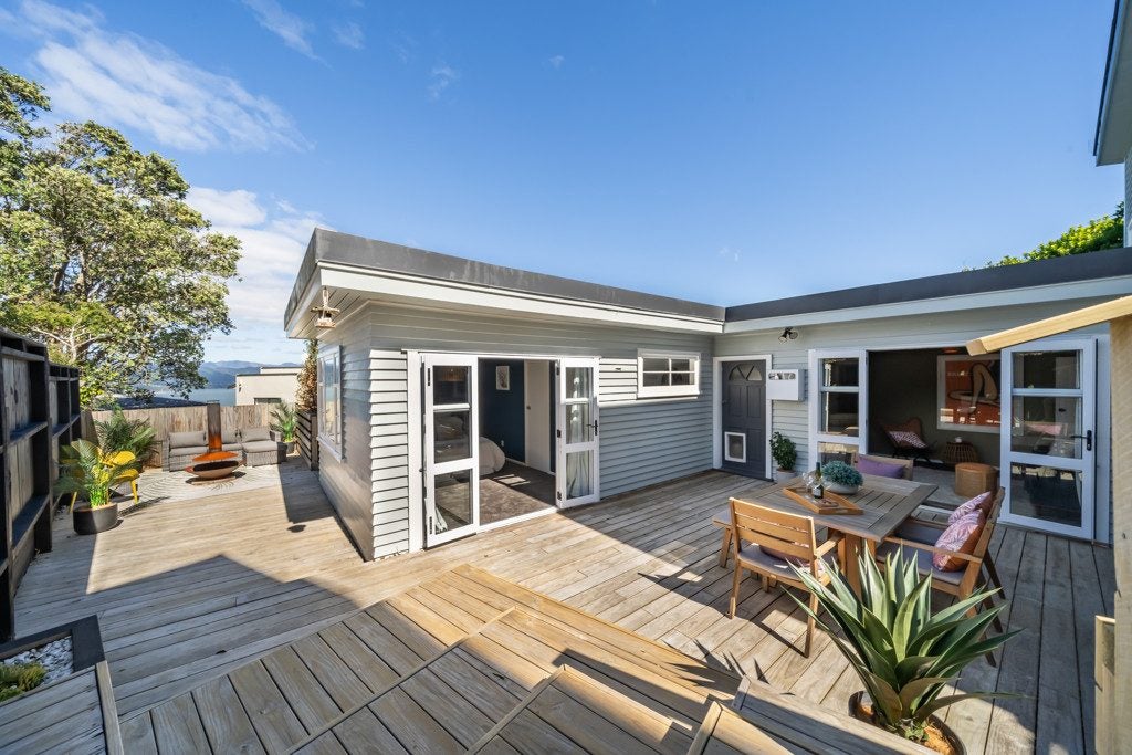 23 Te Whiti Grove, Korokoro, Lower Hutt - Carousel 1
