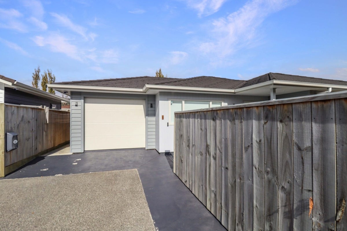 4 Martha Turnell Crescent, Manor Park, Lower Hutt - Carousel 14