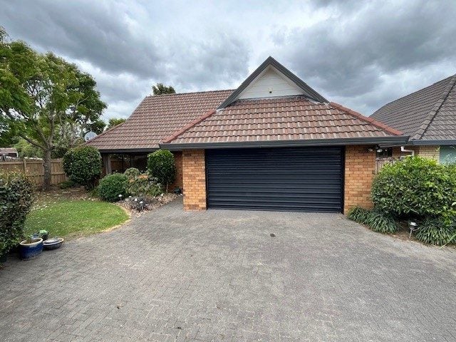 2/31 Crescent Hills Court, Northpark, Auckland - Carousel 1