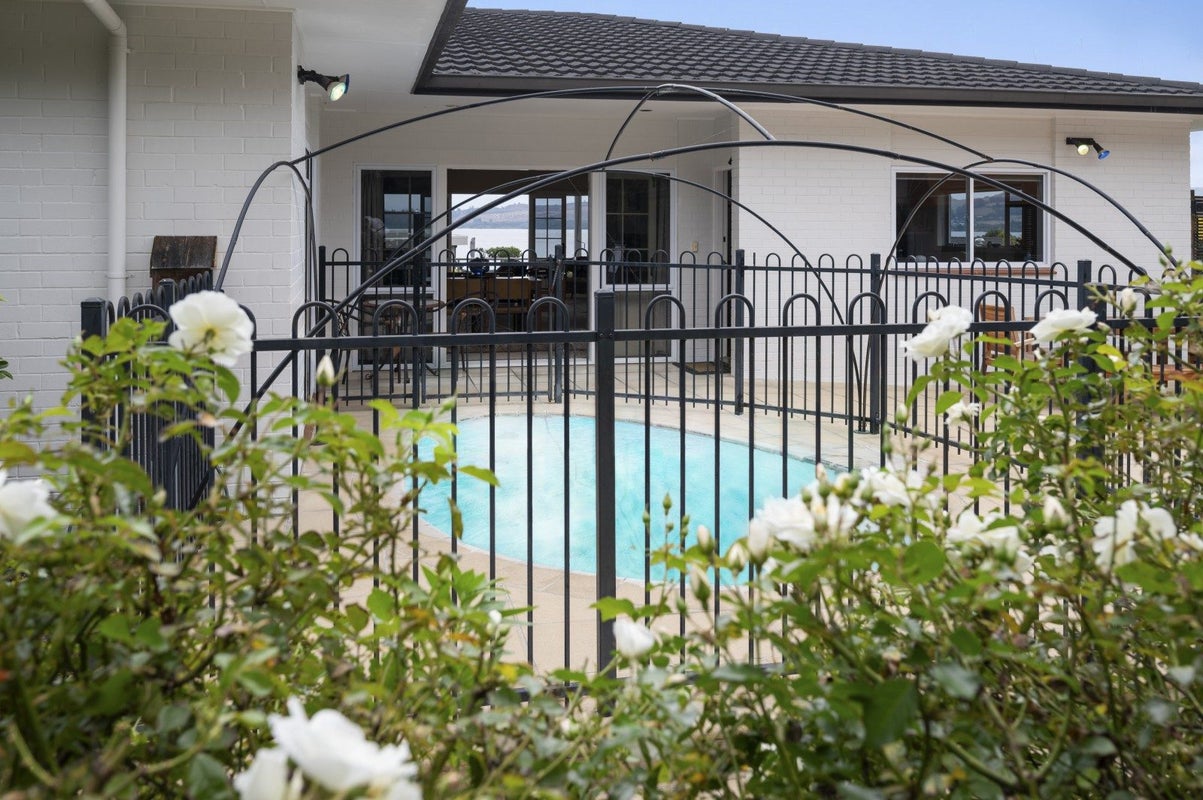 9 Maniapoto Grove, Waipahihi, Taupo - Carousel 1