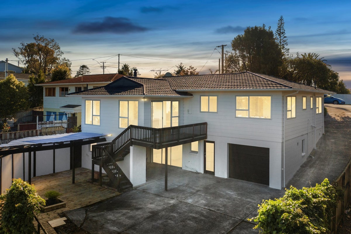 63 Target Road, Totara Vale, Auckland - Carousel 1