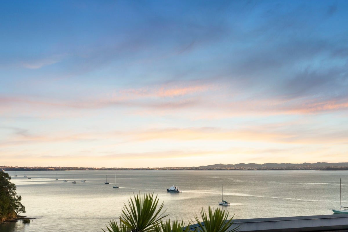 42 Neptune Avenue, Beach Haven, Auckland - Carousel 18