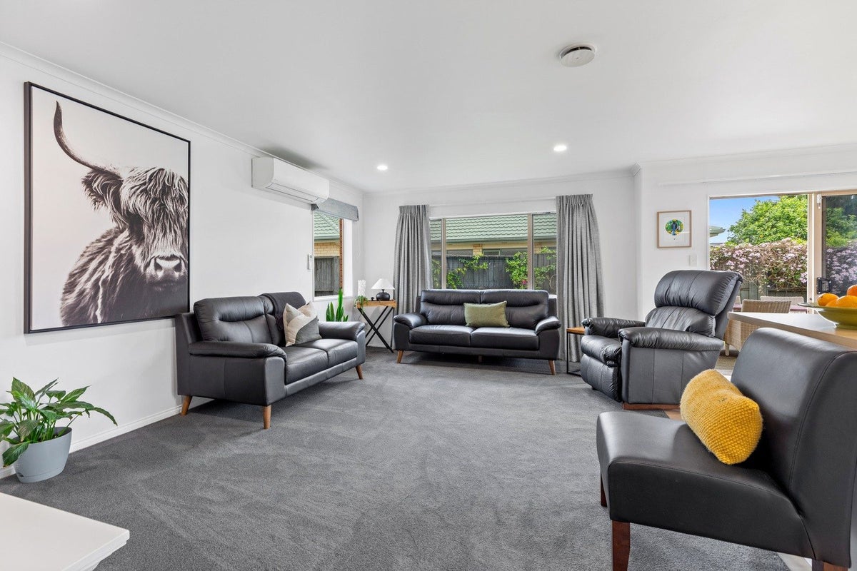 15 Pembroke Drive, Bethlehem, Tauranga - Carousel 2