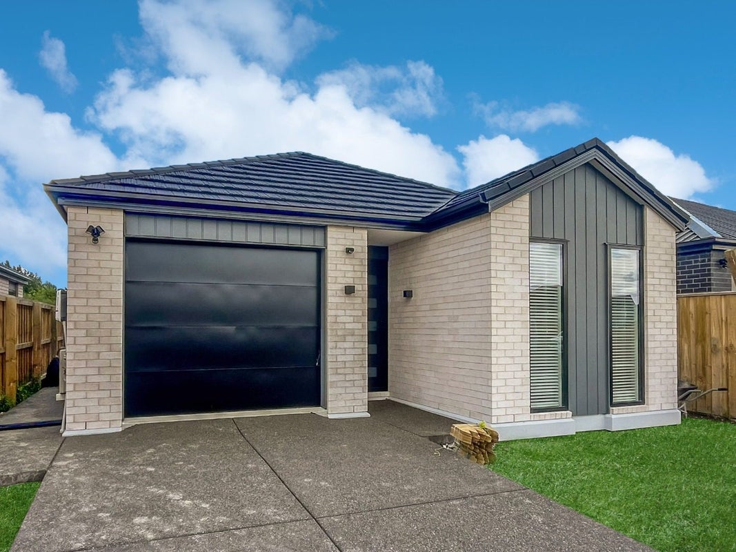 14 Oakmill Drive, Casebrook, Christchurch - Carousel 1