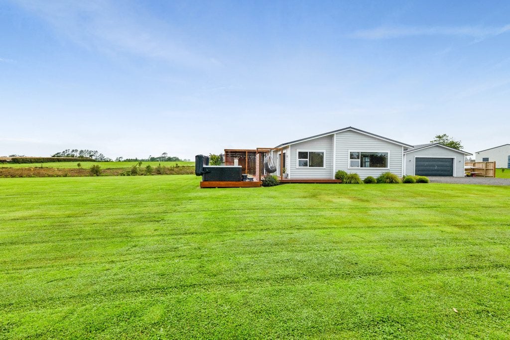 1253 Upland Road, Egmont Village, Inglewood - Carousel 2