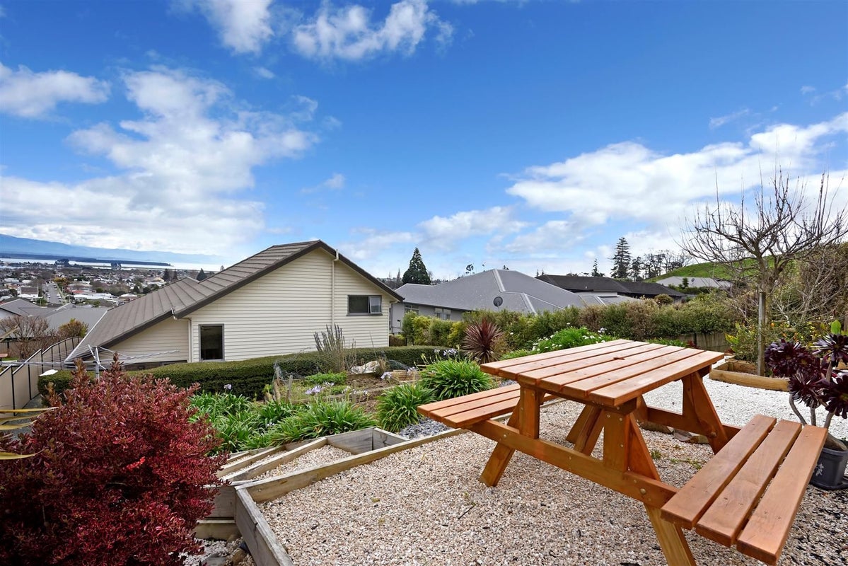 48 Somerset Terrace, Stoke, Nelson - Carousel 26