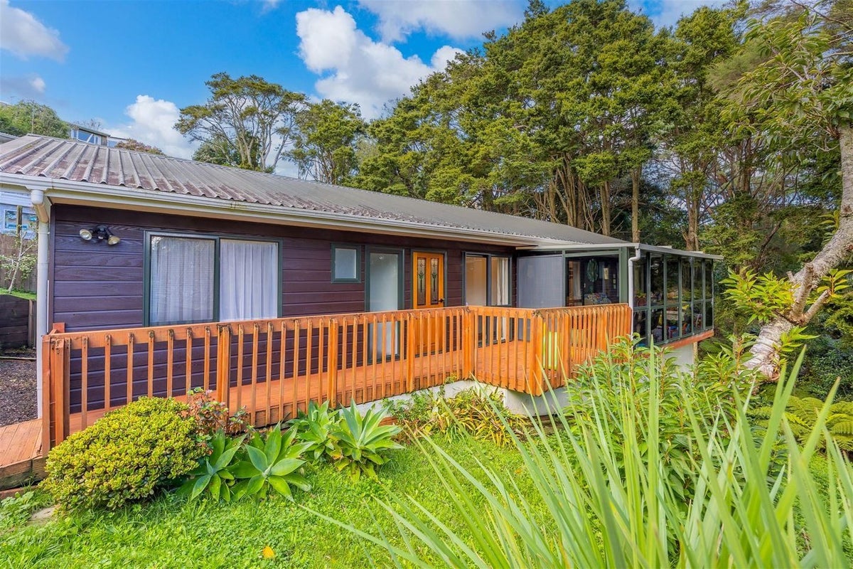 2/9 Ridgewood Crescent, Birkenhead, Auckland - Carousel 1