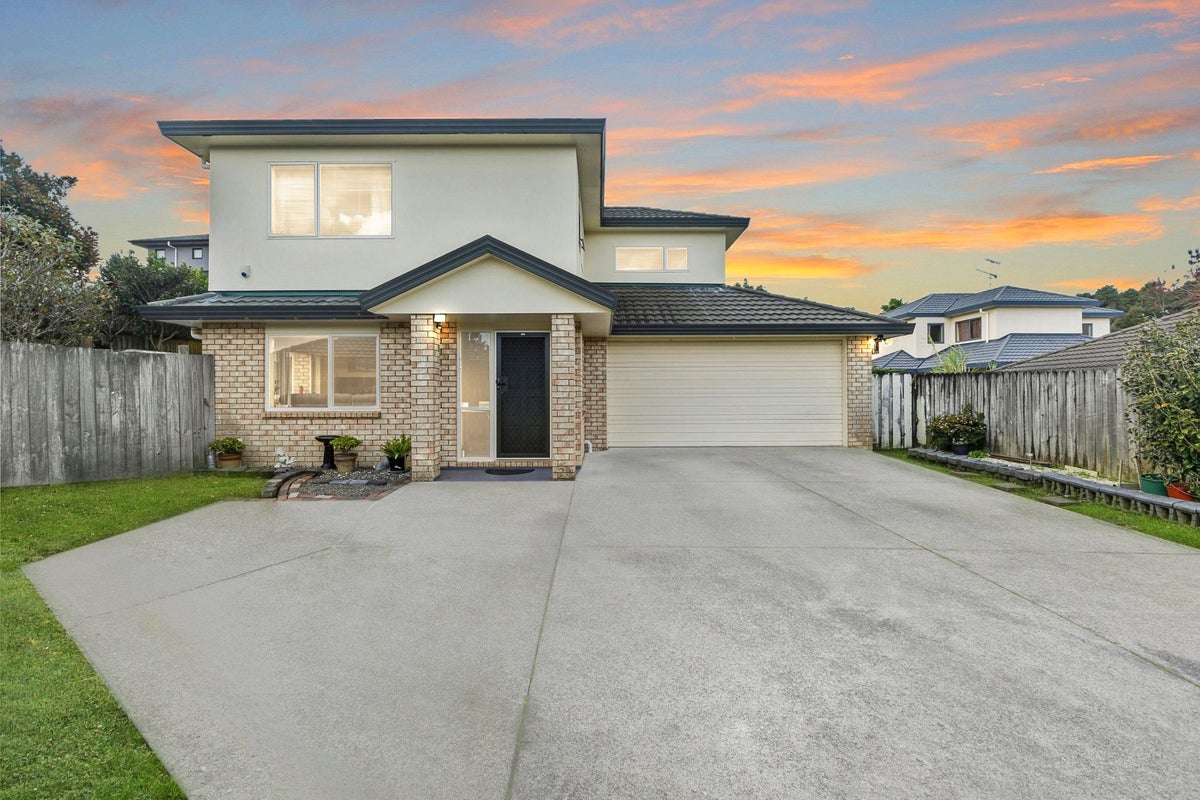 45 De Havilland Drive, Goodwood Heights, Auckland - Carousel 1