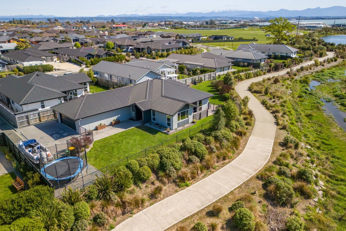 75 Daelyn Drive, Richmond, Richmond - Carousel 1