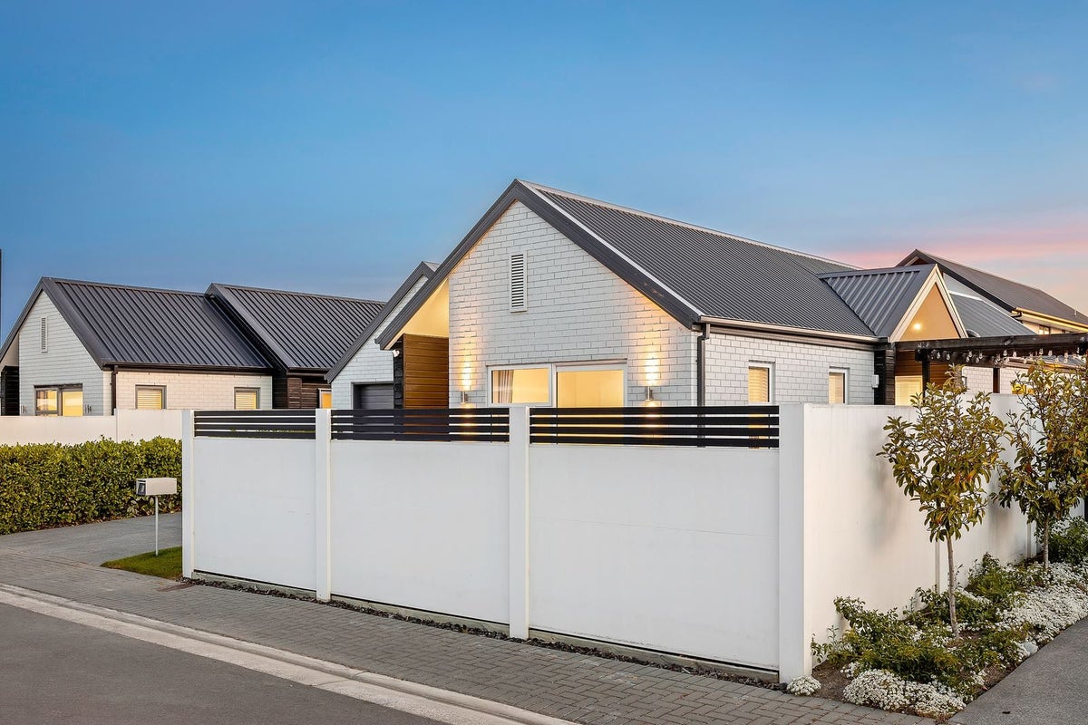 10 Faversham Lane, Casebrook, Christchurch - Carousel 21