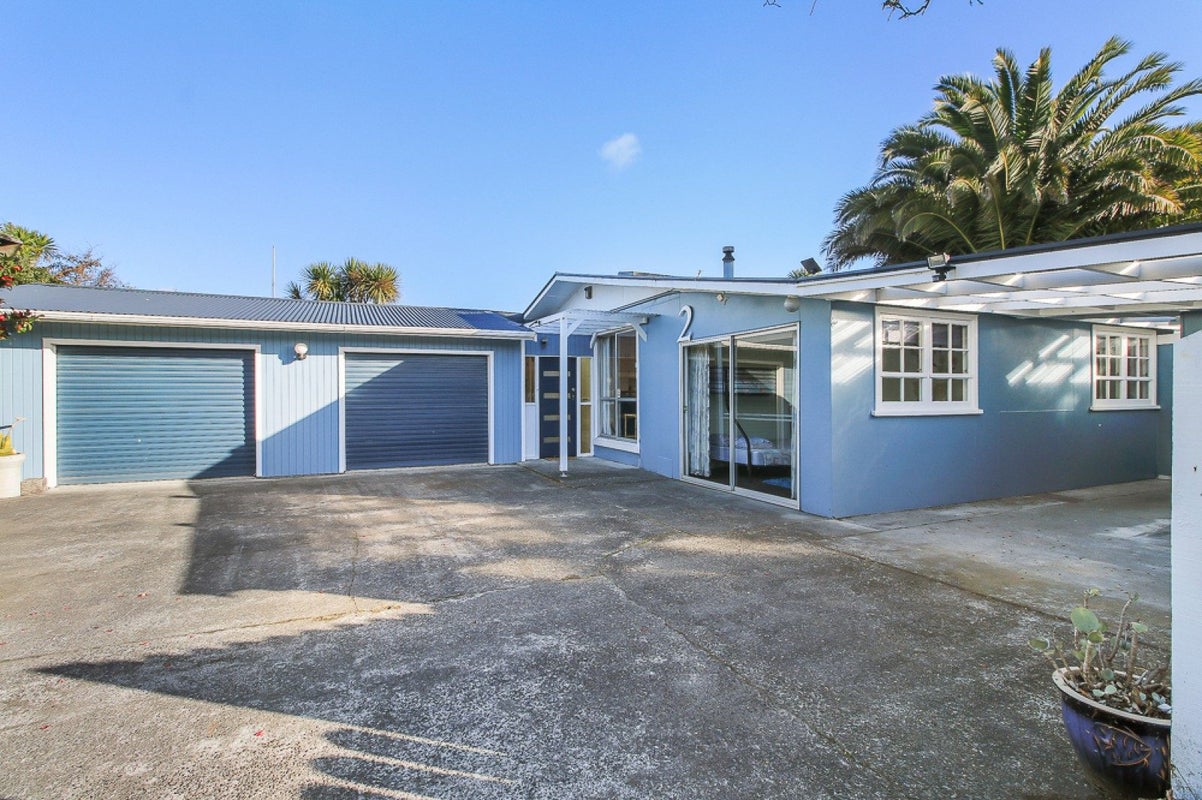 2 Hennessey Street East, Foxton Beach, Foxton - Carousel 1