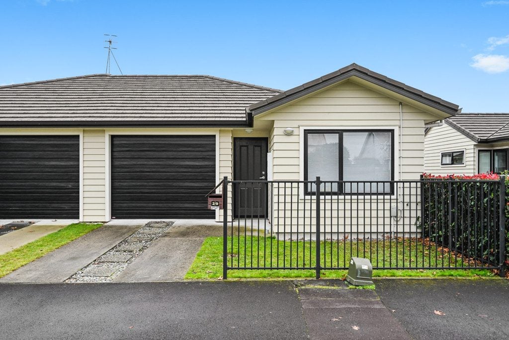 2/9 Albert Street, Hamilton East, Hamilton - Carousel 1