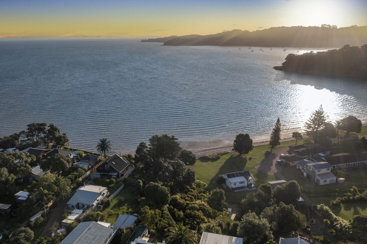 24 Miami Avenue, Surfdale, Waiheke Island - Carousel 29