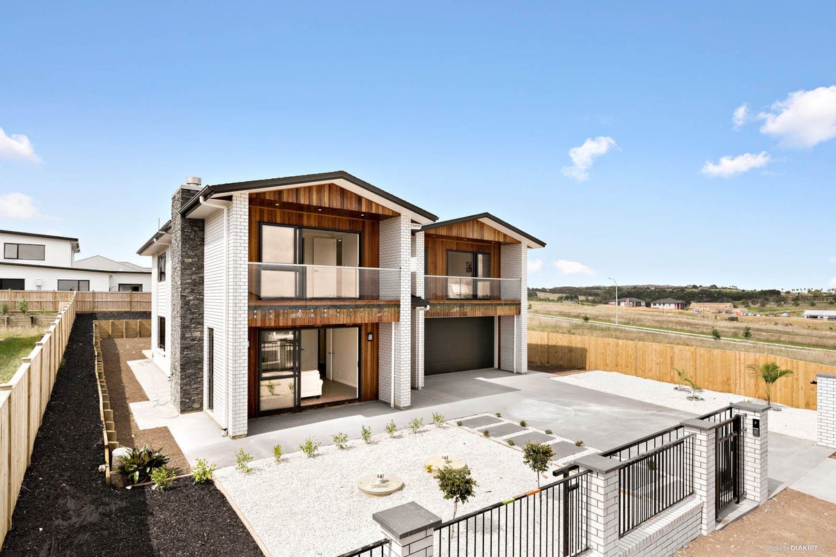 8 Keshvara Road, Beachlands, Auckland - Carousel 2