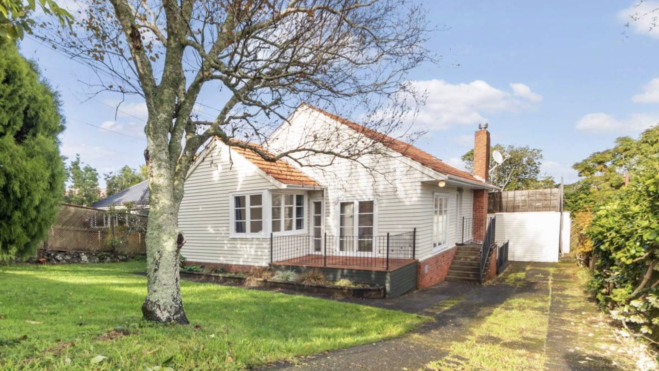 92 Mount Royal Avenue, Mount Albert, Auckland - Carousel 1