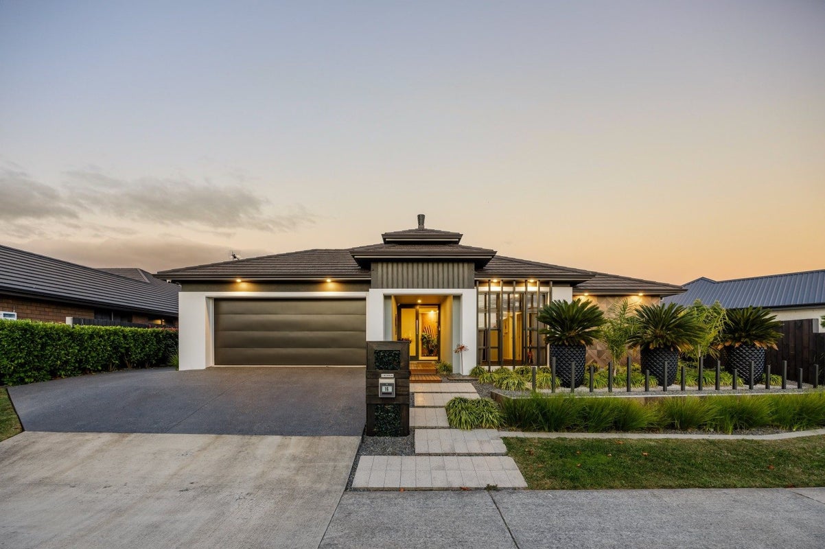 16 The Meadows Drive, Flagstaff, Hamilton - Carousel 1