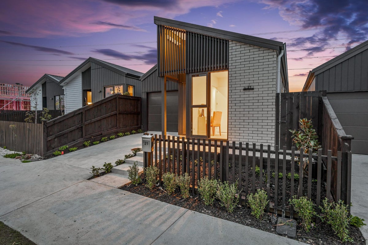 21 Paretao Street, Massey, Auckland - Carousel 2