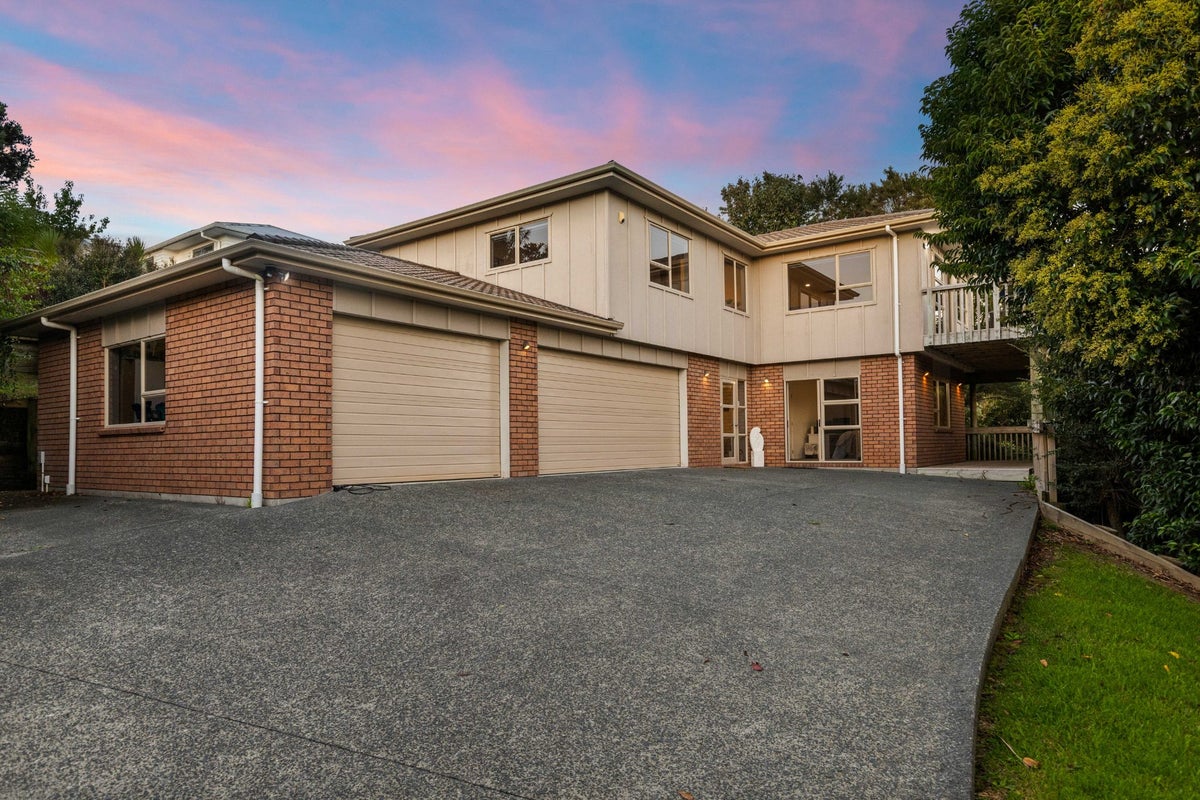 57B Rangeview Road, Sunnyvale, Auckland - Carousel 1
