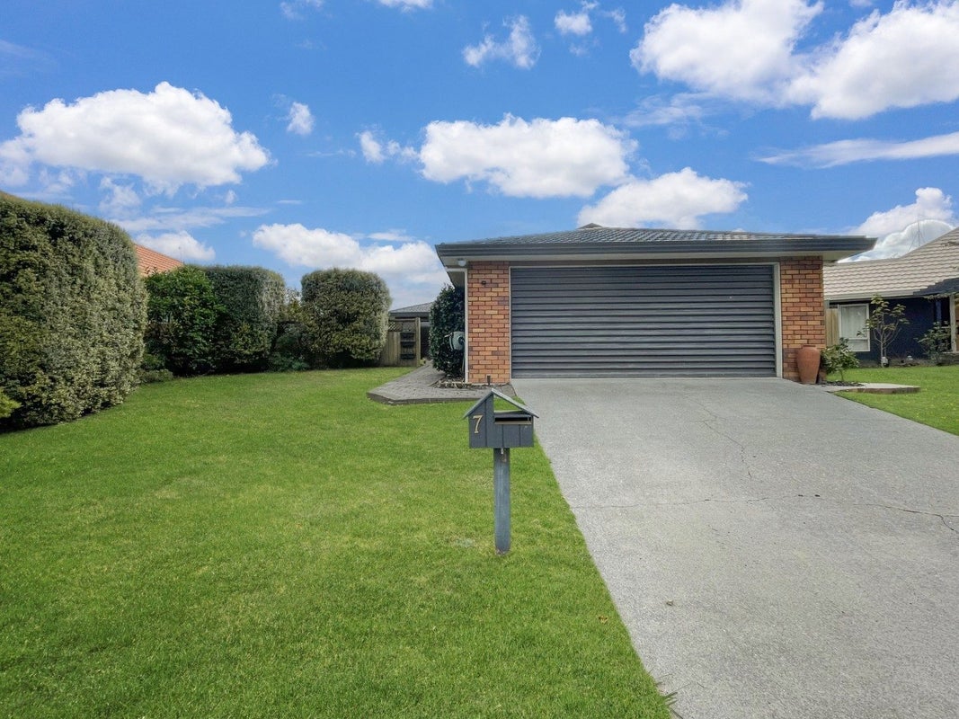 7 Parkview Avenue, Western Heights, Hamilton - Carousel 2