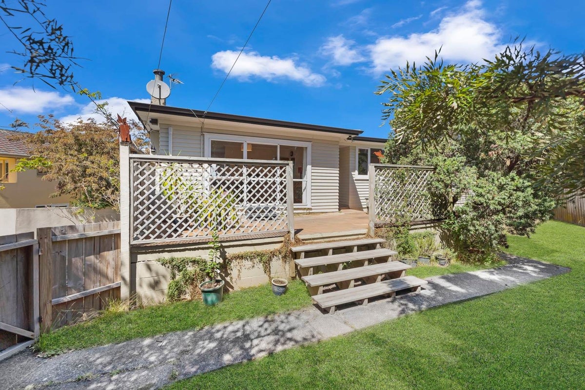 1/560 East Coast Road, Windsor Park, Auckland - Carousel 2
